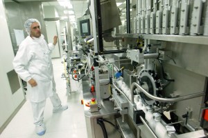 An Israeli system engineer watch over a production line of pharmaceutical medicaments at the Teva factory in Jerusalem on July 05. 2007. Teva Pharmaceutical Industries Ltd. is a global pharmaceutical company specializing in the development, production and marketing of generic and proprietary branded pharmaceuticals and active pharmaceutical ingredients. Teva is among the top 20 pharmaceutical companies and among the largest generic pharmaceutical companies in the world. Teva is among the most traded shares on the Tel Aviv Stock Exchange and among the most widely held Israeli shares on NASDAQ. It is also traded on Seaq International in London and the Frankfurt Stock Exchange.Photo by Olivier Fitoussi /Flash90 *** Local Caption *** îôòìé èáò îäðãñ îôòì øôåàä úøåôåú